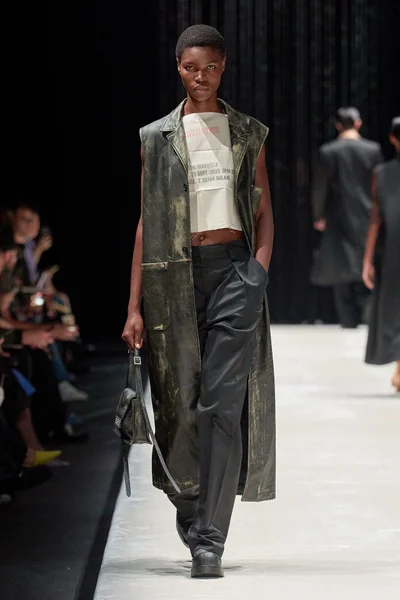Look 13